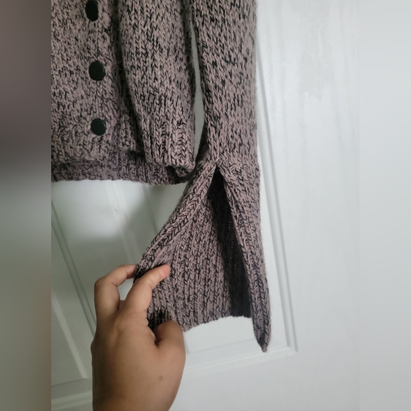 Zara Stylish Women's Sweater with Button Detail - Picture 4 of 7